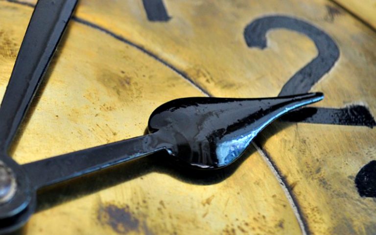 годинник показую час, який залишився, аби притирпіти до кінця
