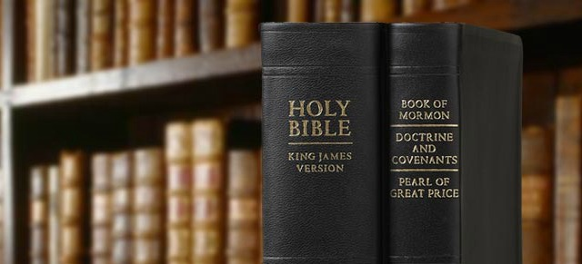 біблія та книга мормона