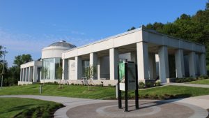Старійшина Беднар проведе повторне освячення історичного місця “Гора Кумора”